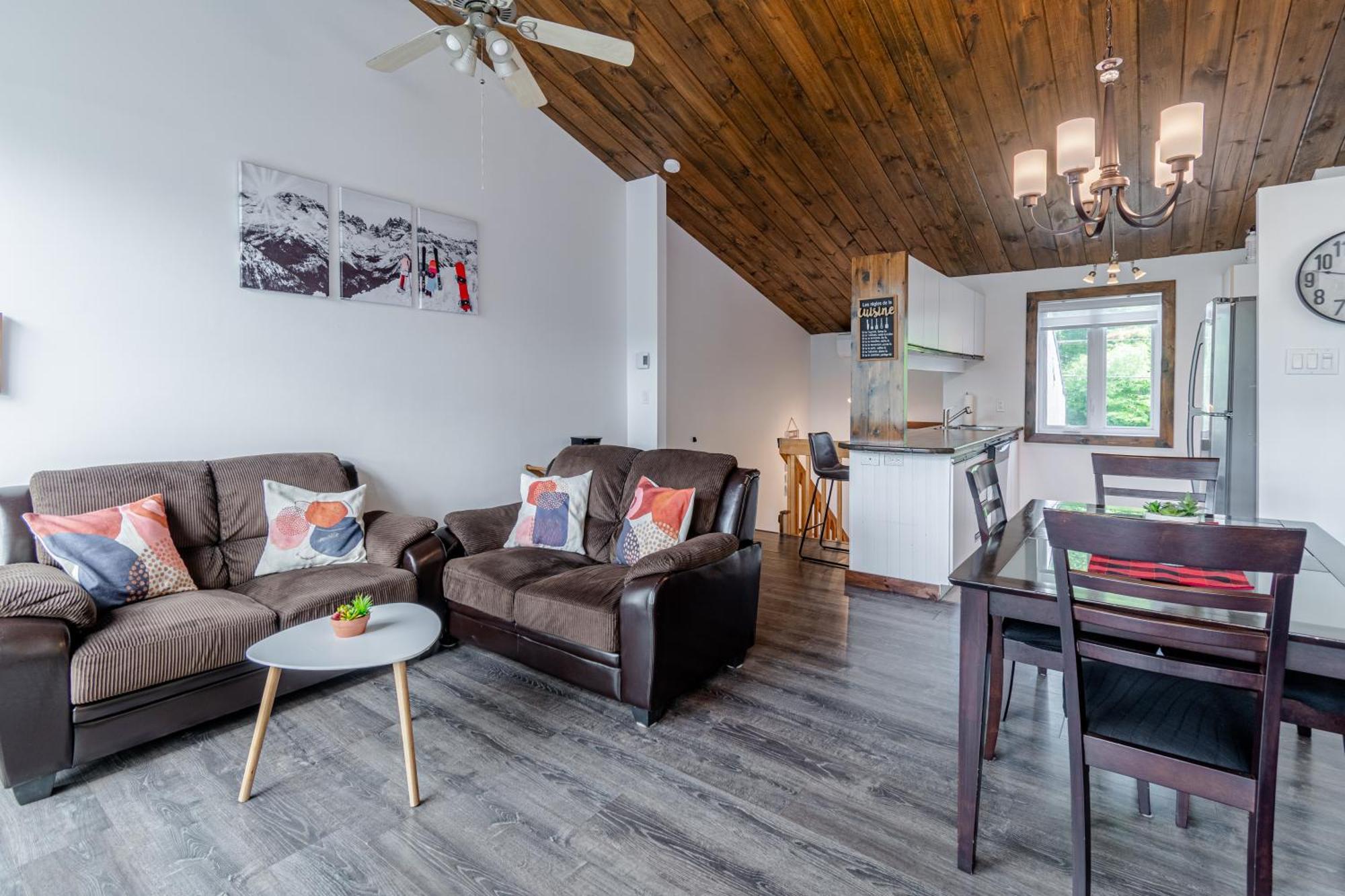 Superbe Condo Face Aux Pentes De Ski Stoneham!!! Exteriér fotografie